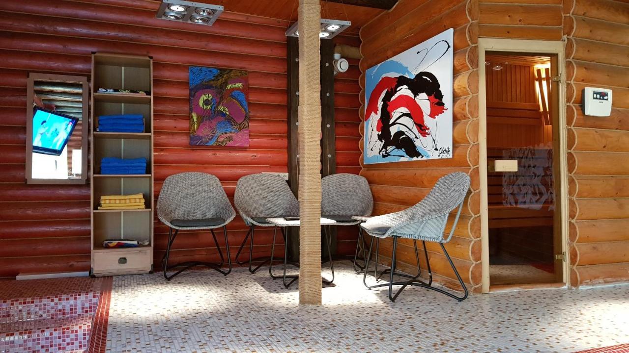 Luxury Villa With Pool And Sauna 切尔诺夫策 外观 照片