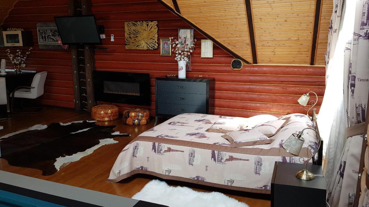 Luxury Villa With Pool And Sauna 切尔诺夫策 外观 照片