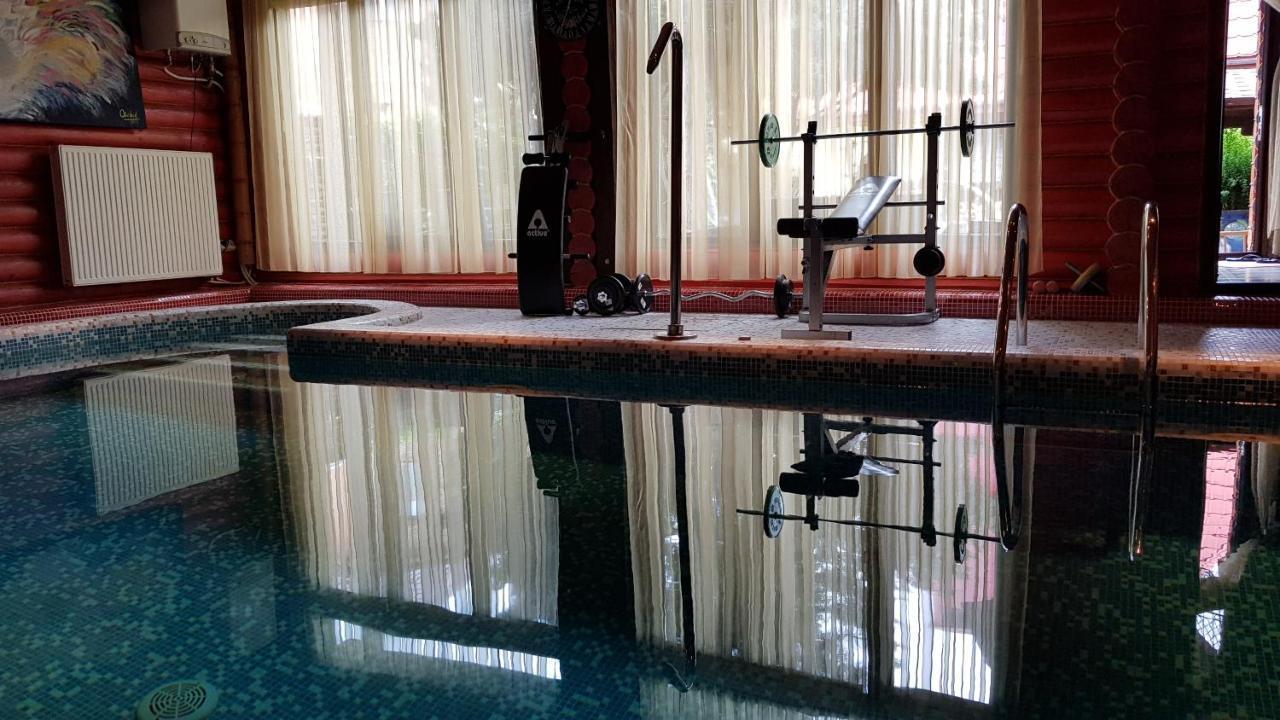 Luxury Villa With Pool And Sauna 切尔诺夫策 外观 照片