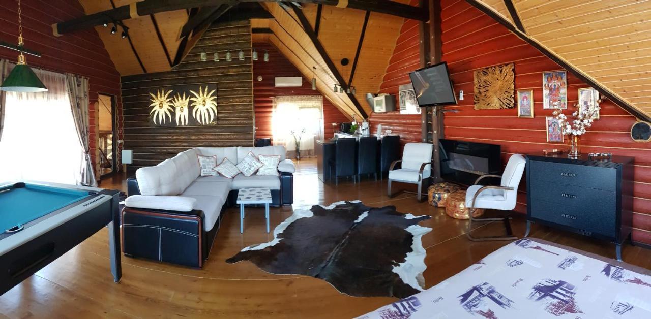 Luxury Villa With Pool And Sauna 切尔诺夫策 外观 照片
